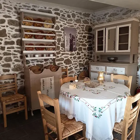 Grandma Stella's Old House Дом отдыха *